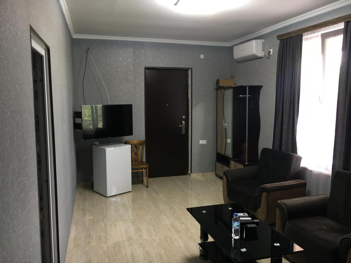 Edward'S Guesthouse Lagodehi Dış mekan fotoğraf